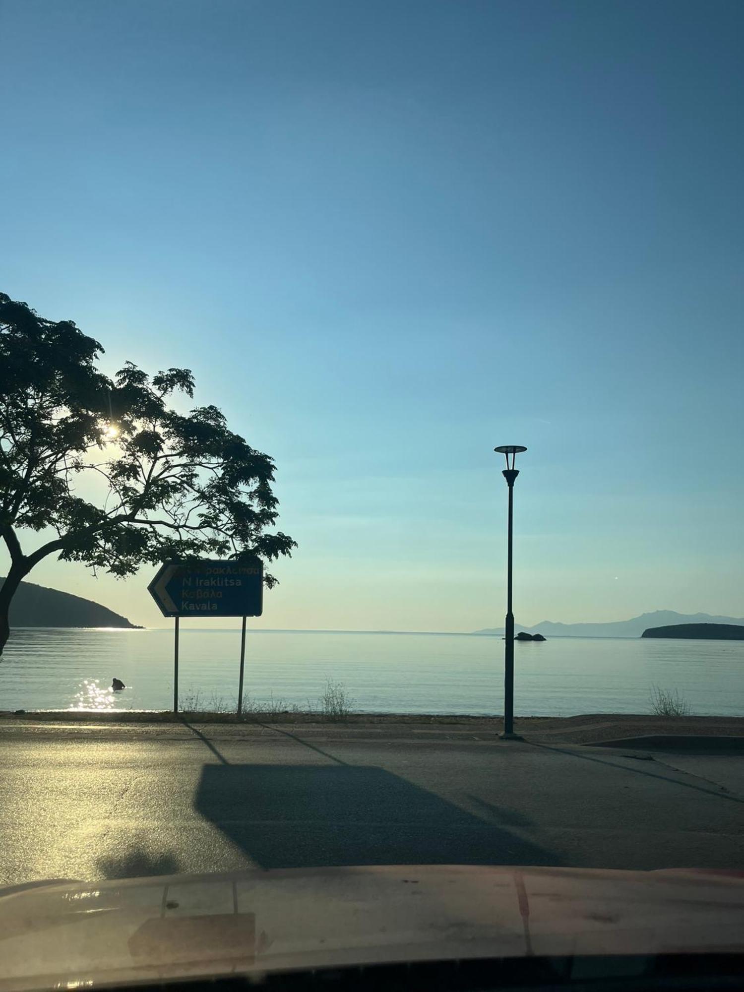 Mz Apartment Néa Péramos Bagian luar foto
